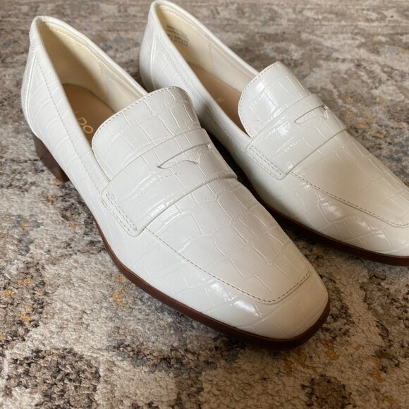 ALDO Women's White and Cream Loafers - Picture 2 of 5